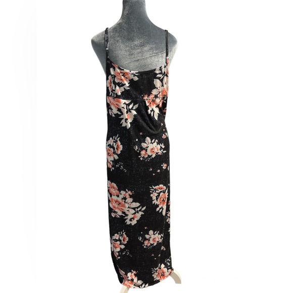 Women's Sleeveless V Neck Strap Split Loose Long Cami Maxi Dress w/ Pockets (L) - Picture 3 of 5